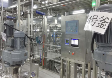 反應釜工業(yè)現(xiàn)場圖 反應釜工業(yè)現(xiàn)場圖