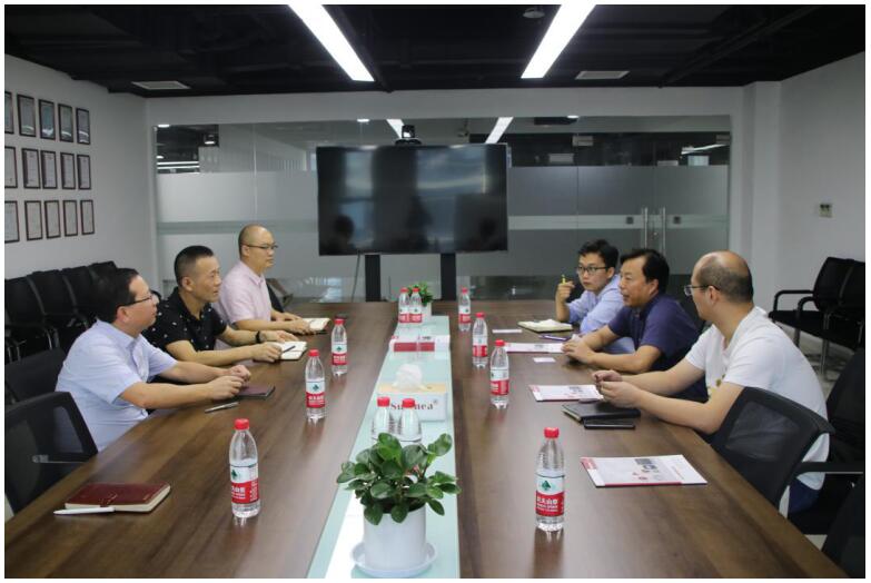 新區(qū)領(lǐng)導(dǎo)到訪米科傳感 新區(qū)領(lǐng)導(dǎo)到訪米科傳感