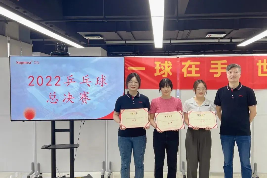 現(xiàn)場獲獎合影2 現(xiàn)場獲獎合影2